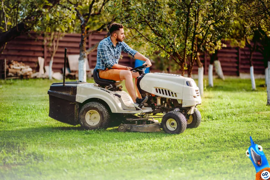 Povinn ruen zahradn traktor